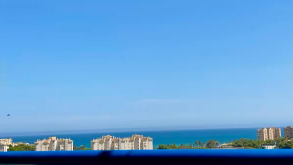 Licht en ruim appartement met zeezicht in Orihuela Costa dicht bij het strand